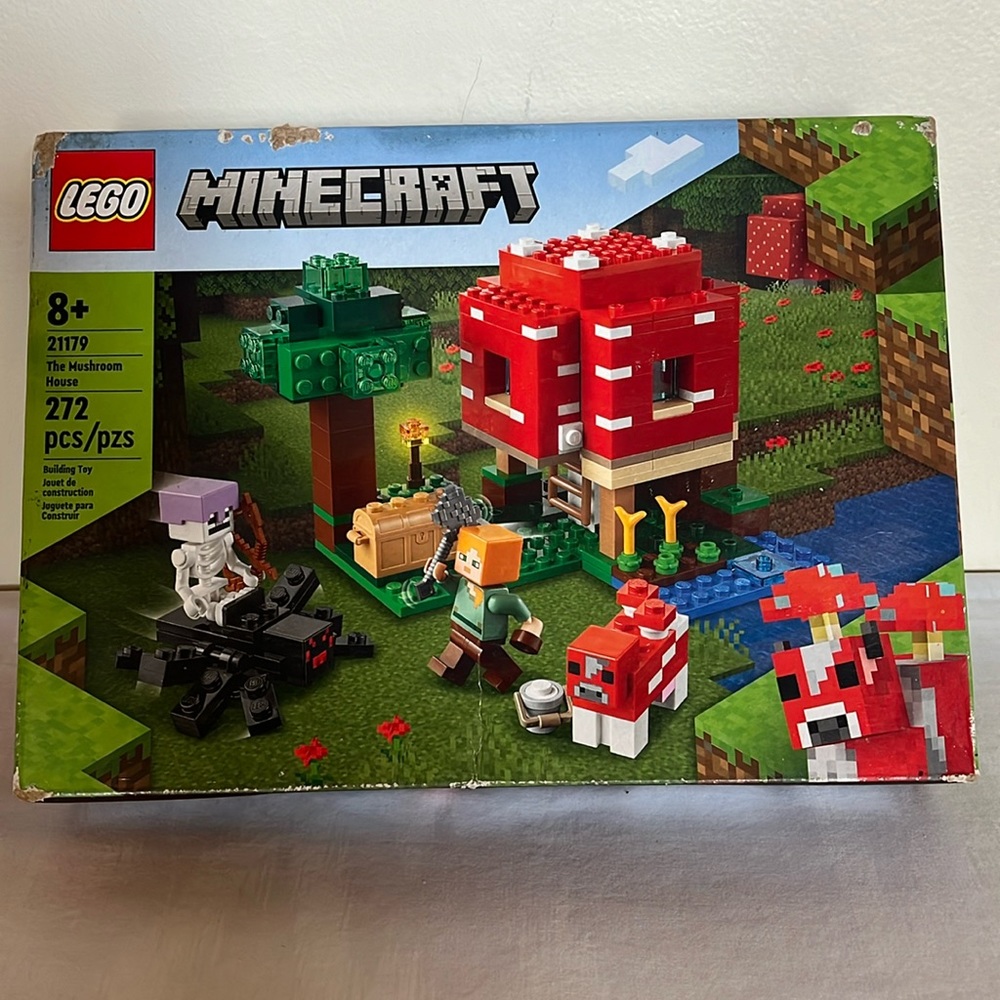 💜Minecraft Lego 272 pcs The Mushroom House assembly toy